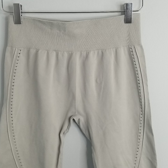 Fabletics Seamless High Waisted Capri Leggings M - Picture 4 of 12